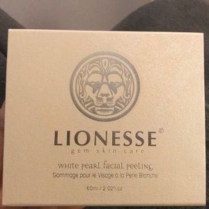 Lionesse White Pearl Facial Peeling